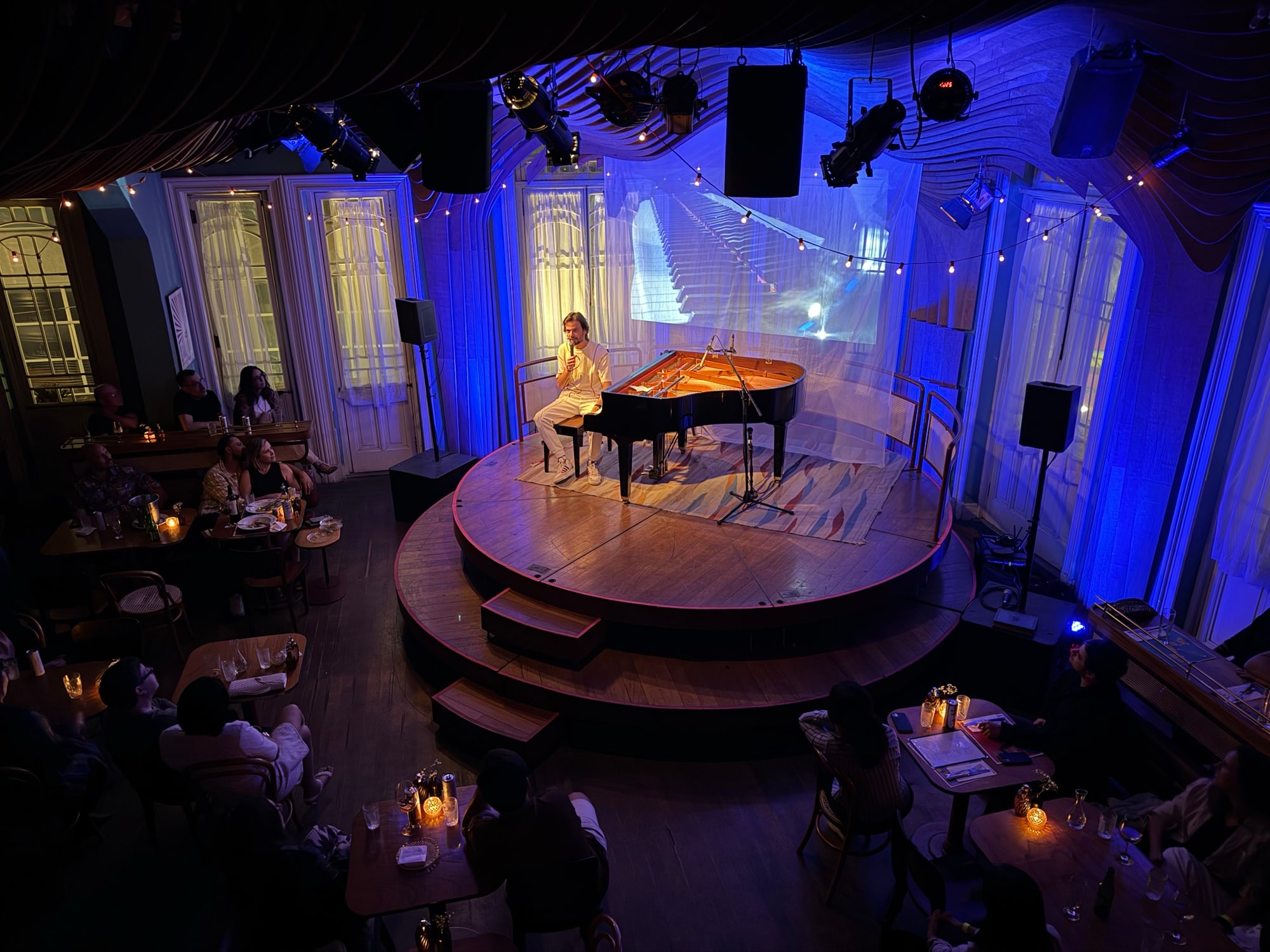 Salomão Soares playing solo piano on stage